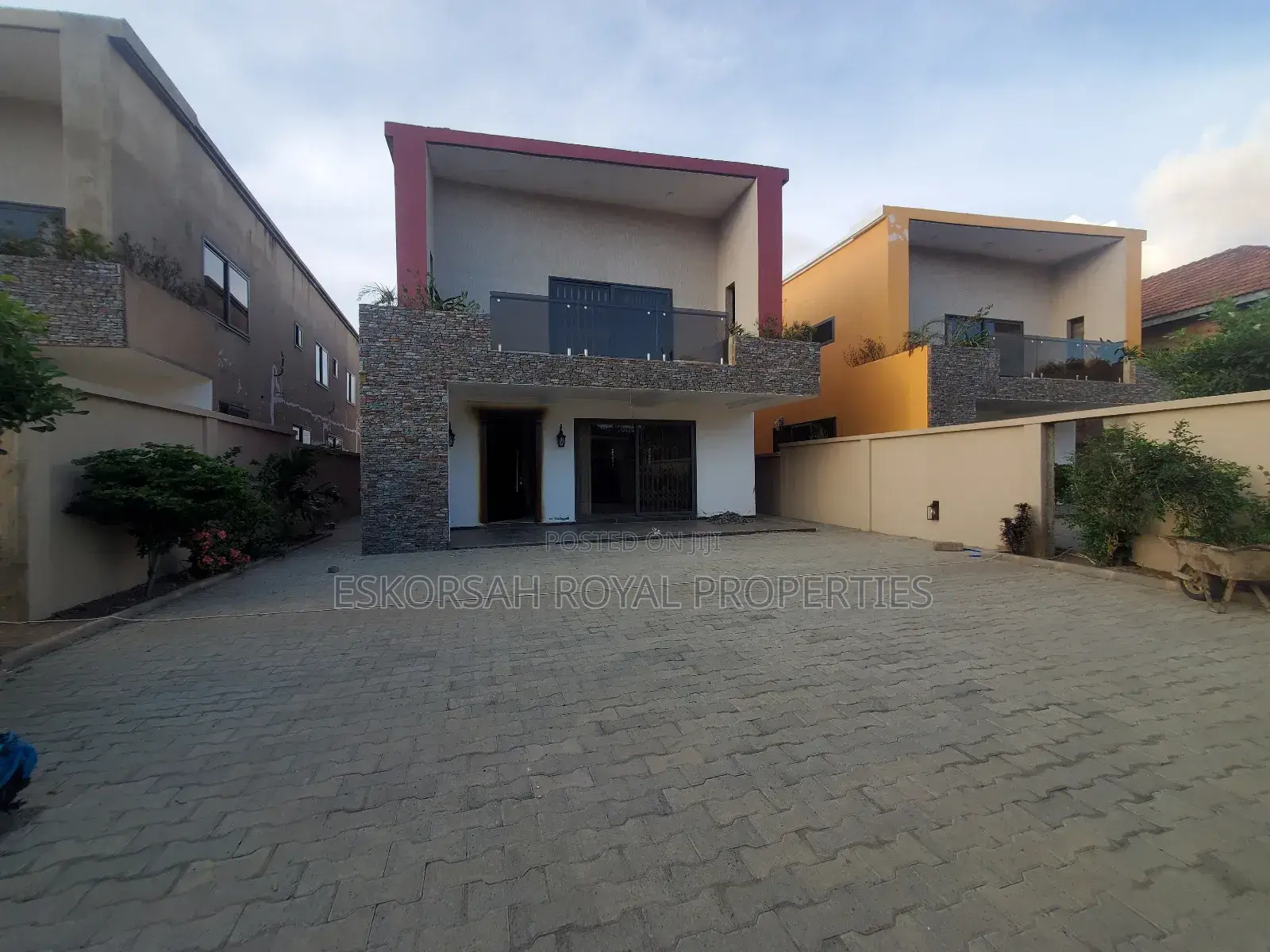 3bdrm House in Ashaley Botwe for sale