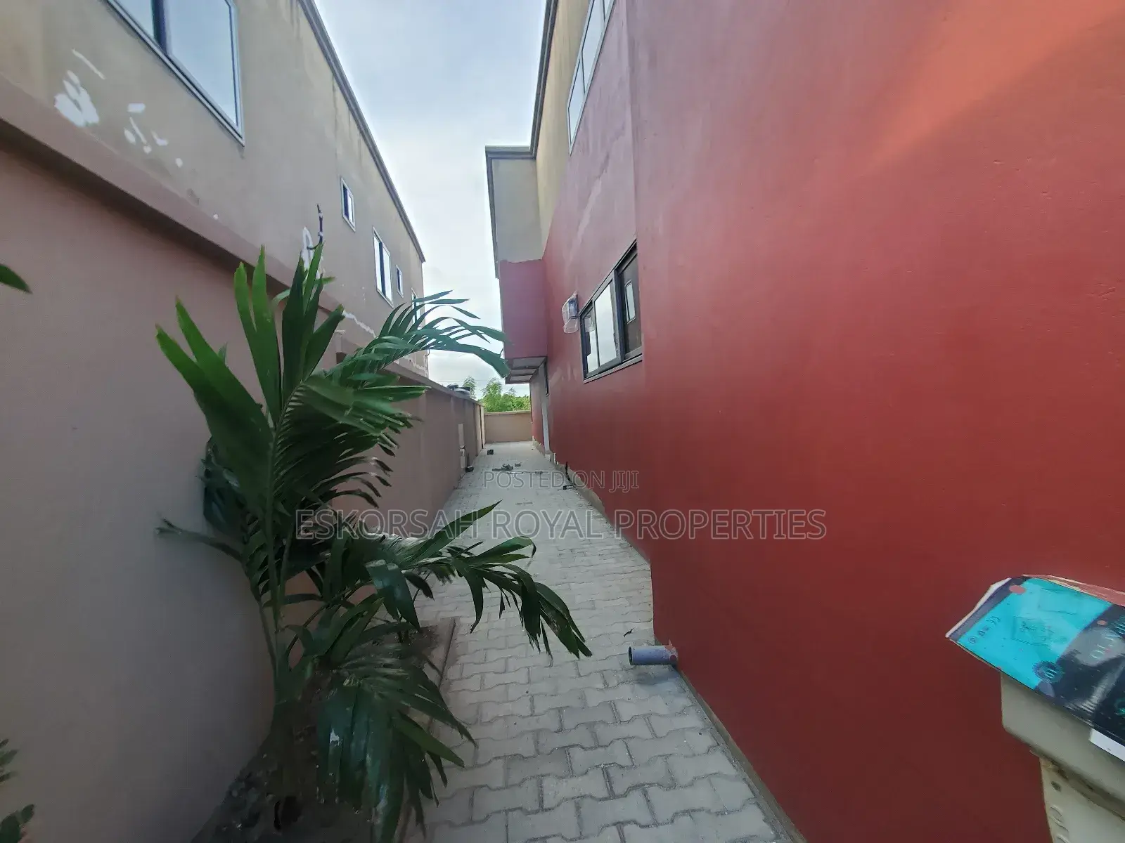 3bdrm House in Ashaley Botwe for sale