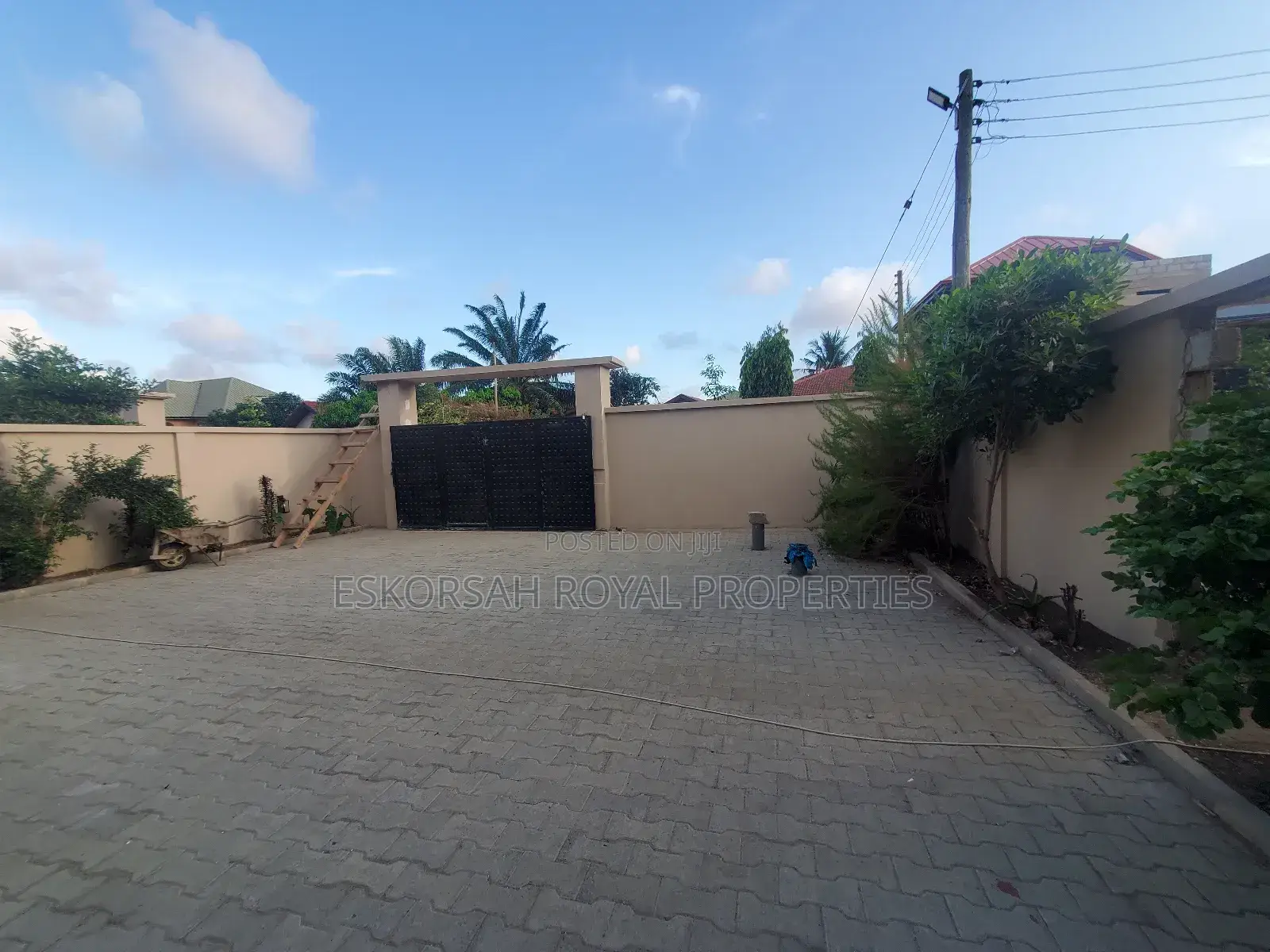 3bdrm House in Ashaley Botwe for sale