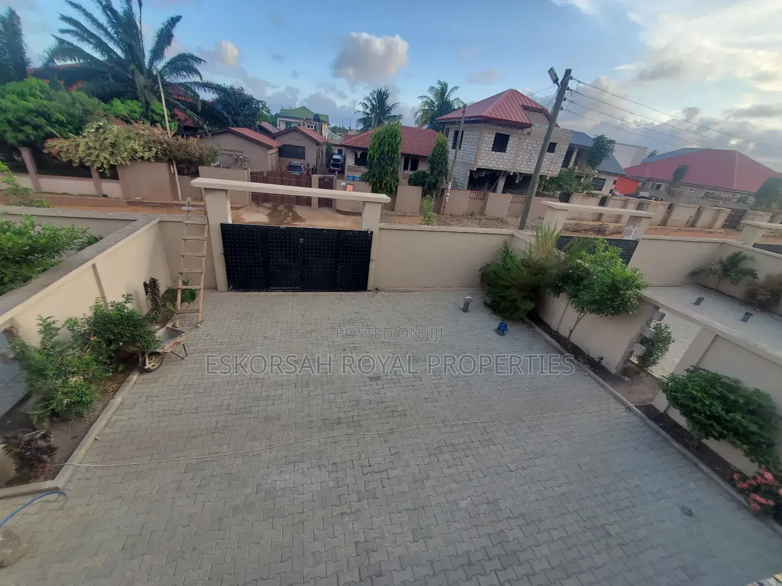 3bdrm House in Ashaley Botwe for sale