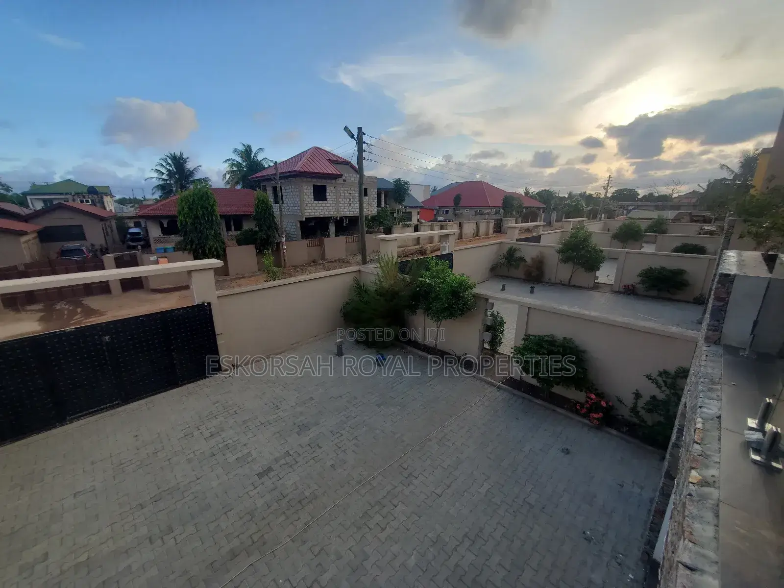 3bdrm House in Ashaley Botwe for sale
