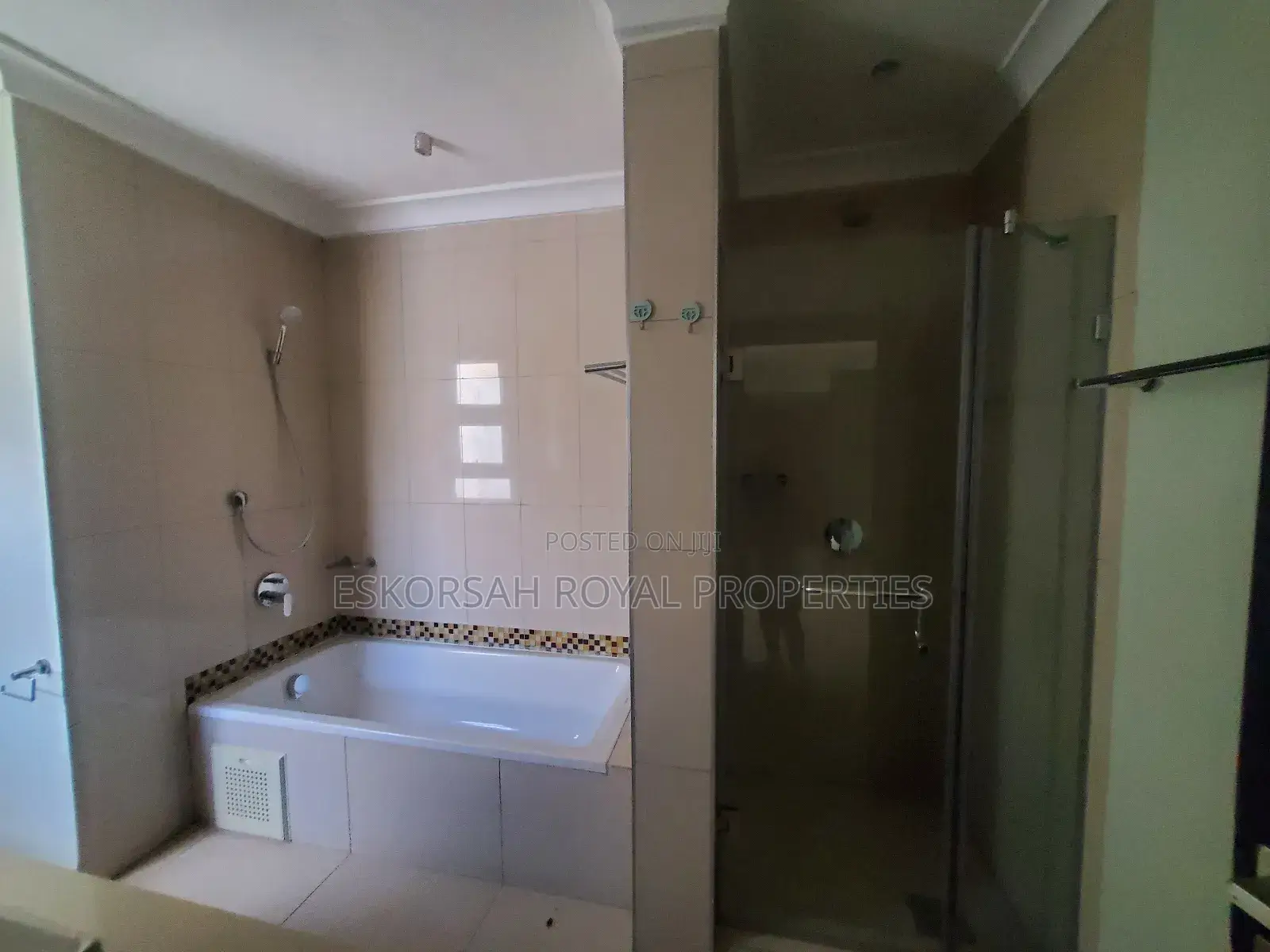 3bdrm Townhouse / Terrace in Sam Jona Estate, Adjiriganor for rent