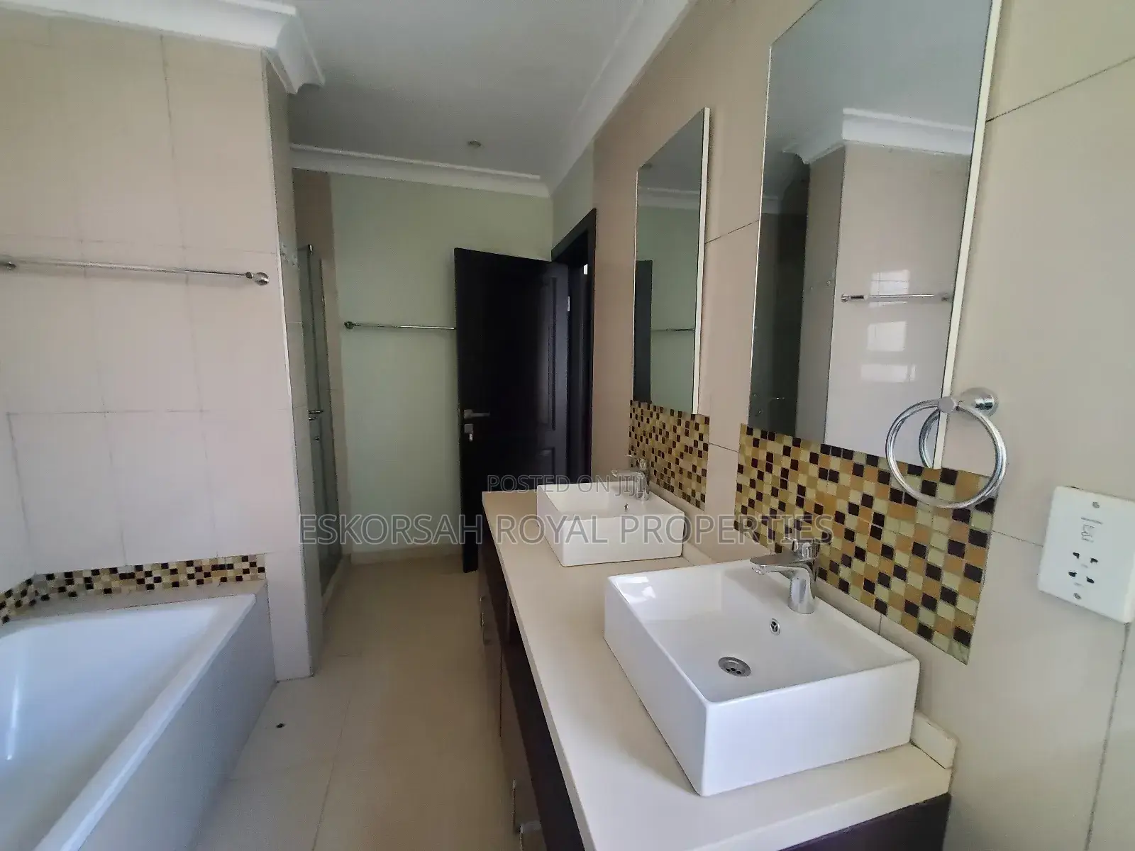 3bdrm Townhouse / Terrace in Sam Jona Estate, Adjiriganor for rent