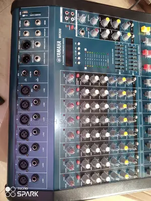 Yaham Power Mixer 8 Channels