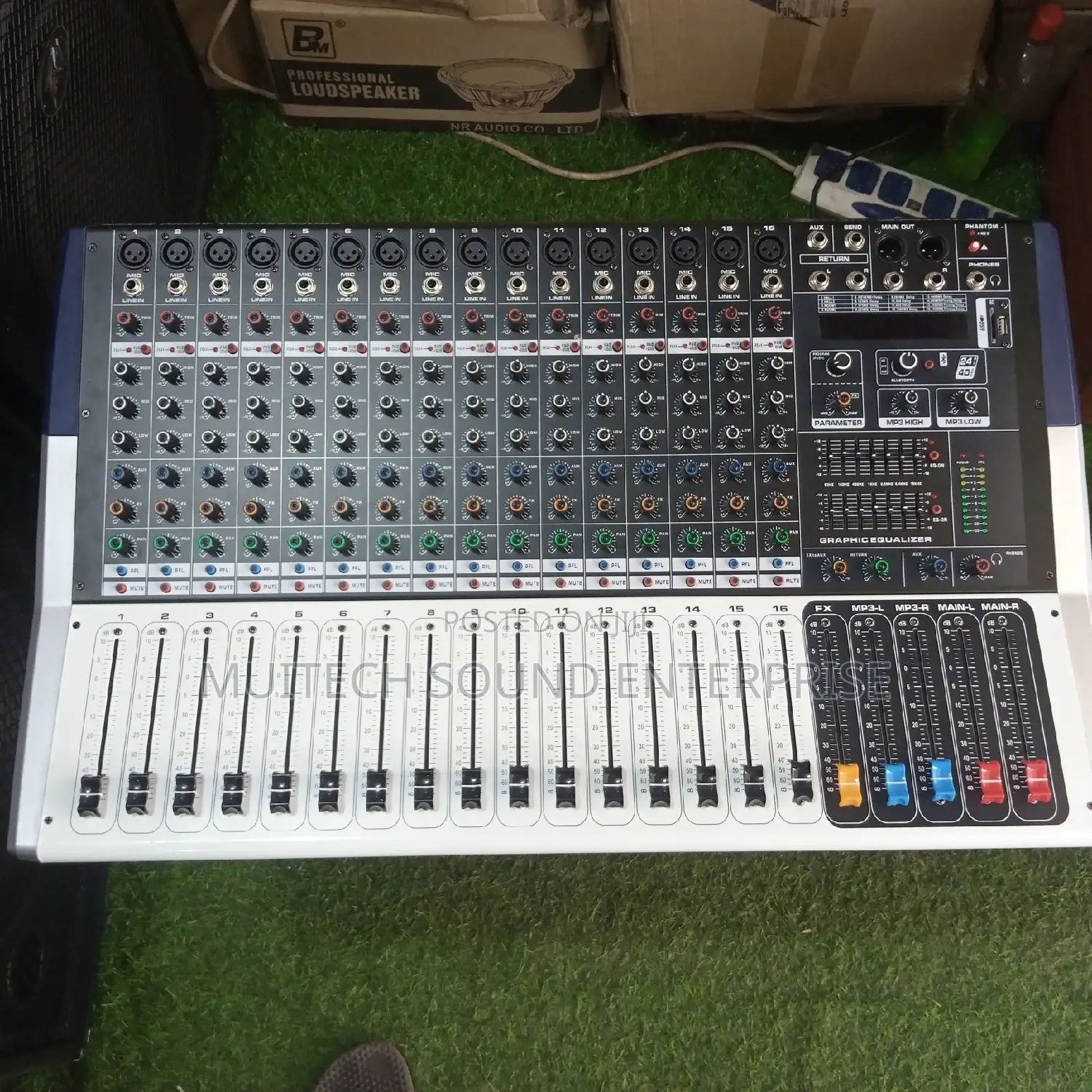 Yamaha Power Mixer '16' Channels