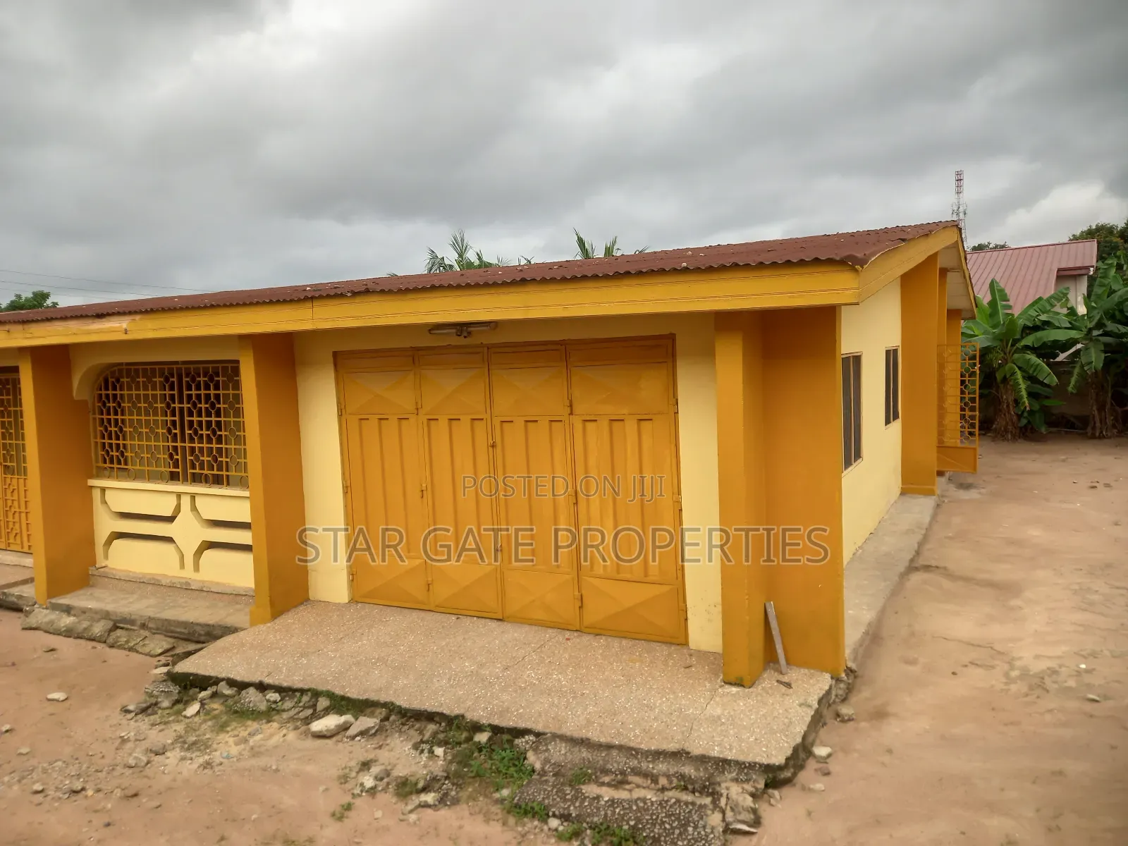 5bdrm House in Kenyasi Abrem, Kumasi Metropolitan for sale