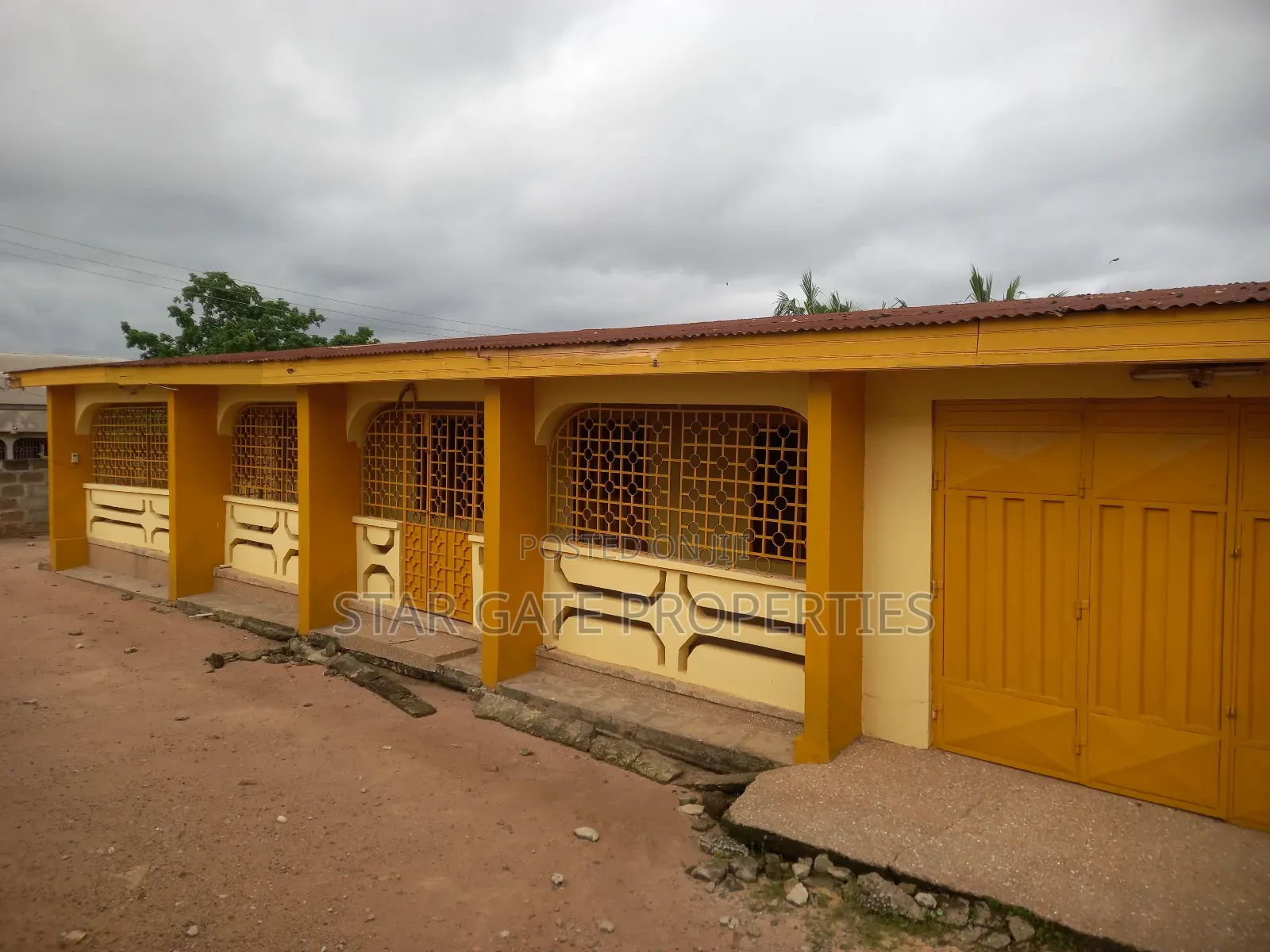 5bdrm House in Kenyasi Abrem, Kumasi Metropolitan for sale