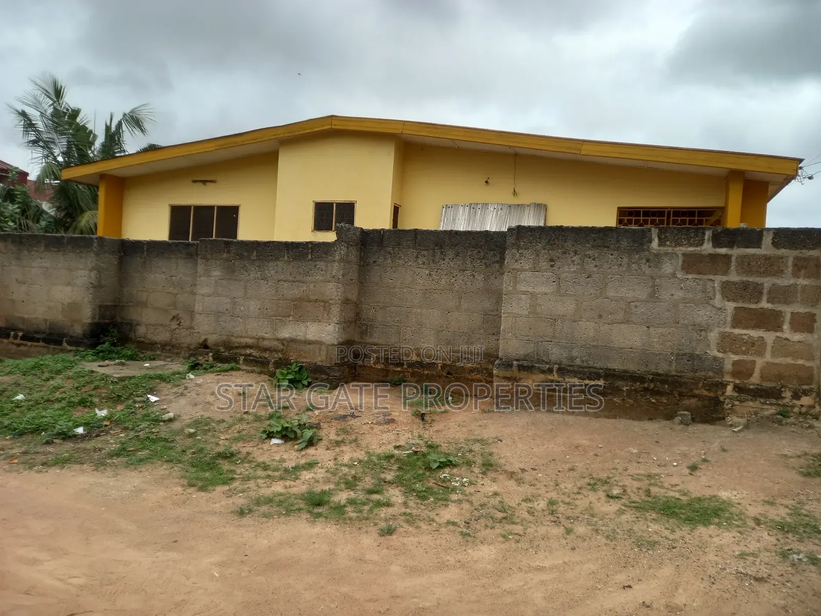 5bdrm House in Kenyasi Abrem, Kumasi Metropolitan for sale