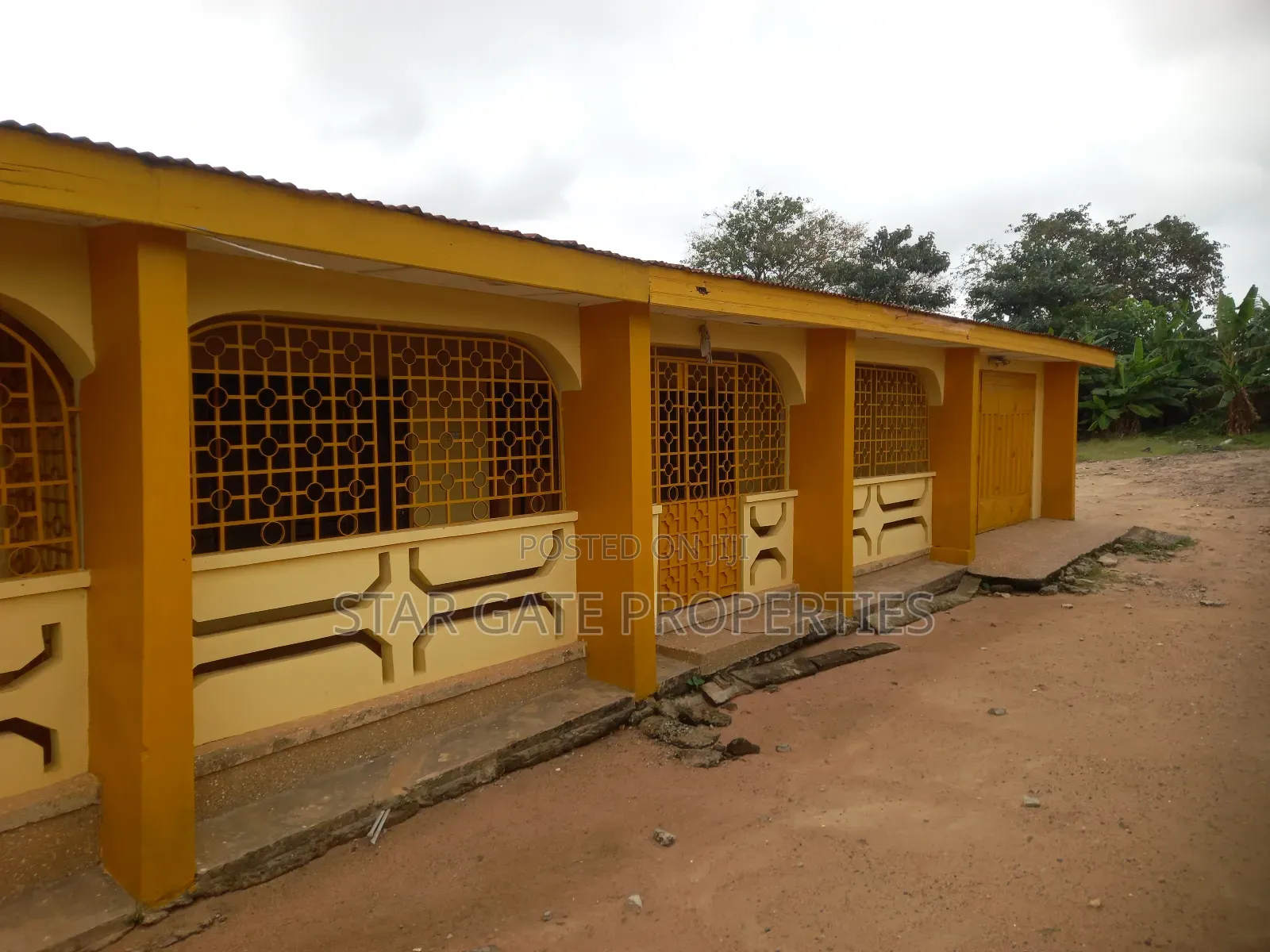 5bdrm House in Kenyasi Abrem, Kumasi Metropolitan for sale