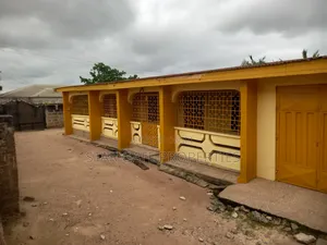 5bdrm House in Kenyasi Abrem, Kumasi Metropolitan for sale