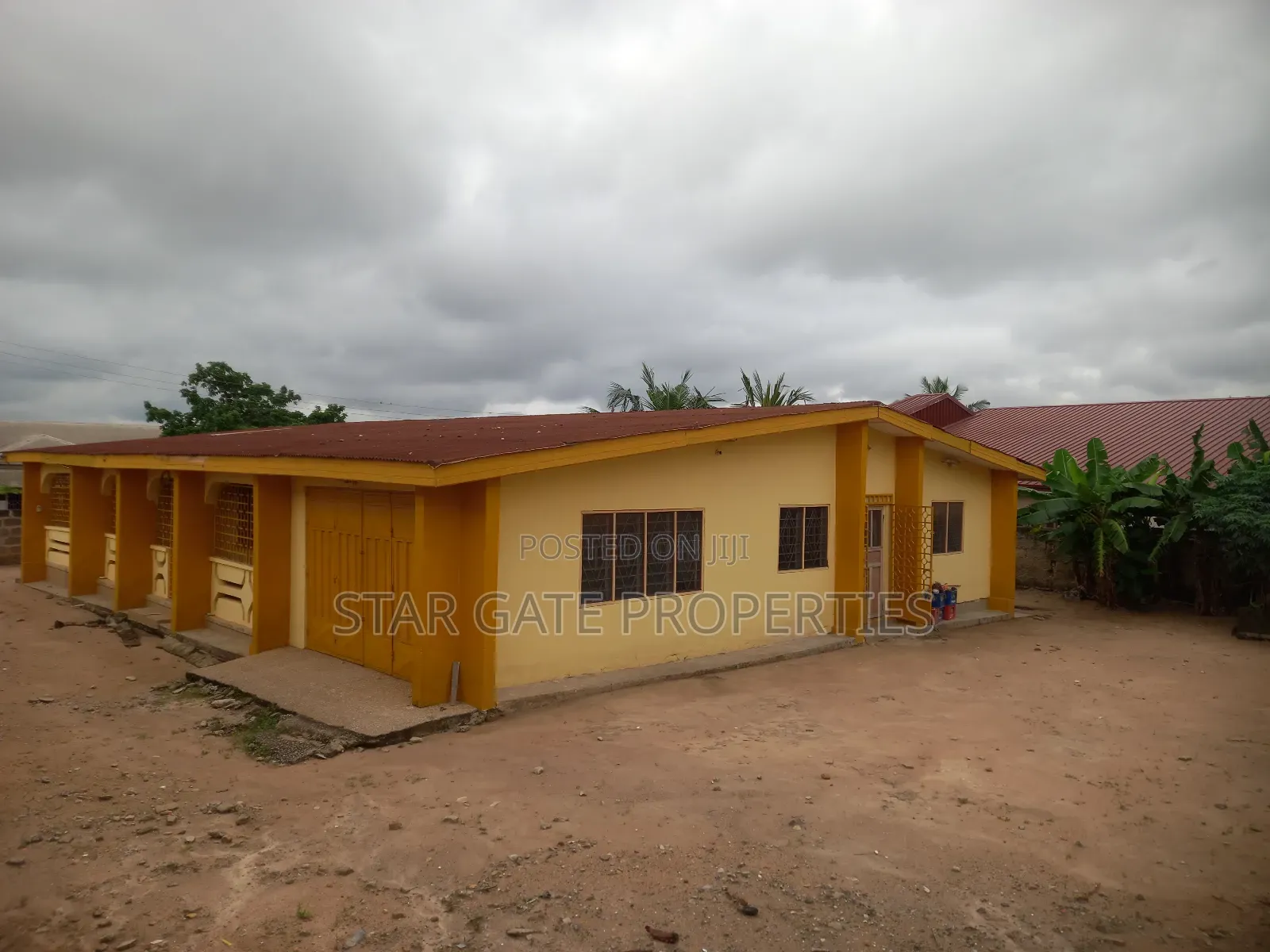 5bdrm House in Kenyasi Abrem, Kumasi Metropolitan for sale