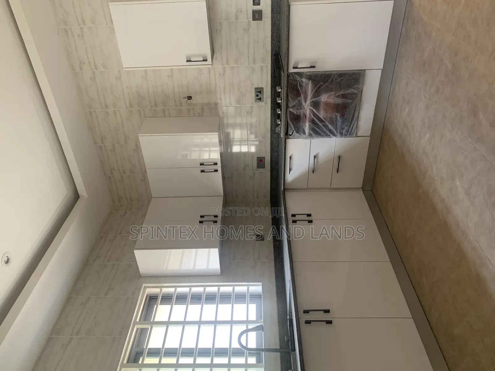 4bdrm Mansion in Hfc Estate, Spintex for sale
