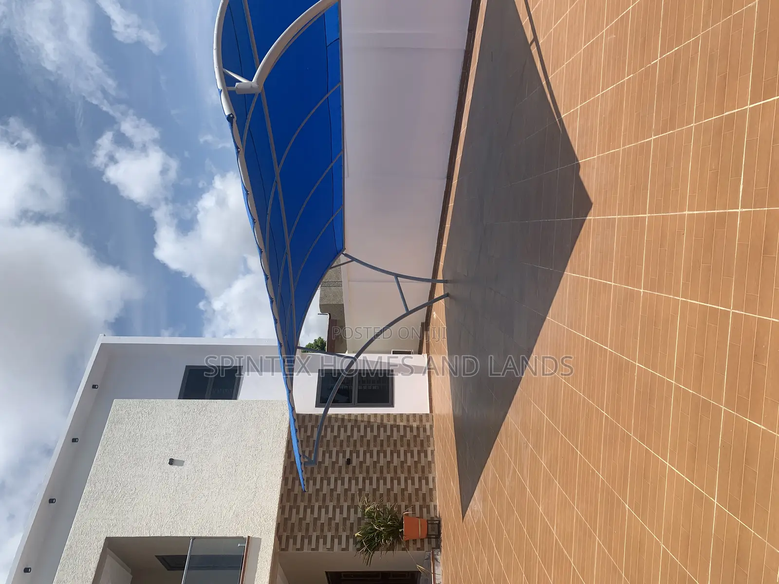 4bdrm Mansion in Hfc Estate, Spintex for sale
