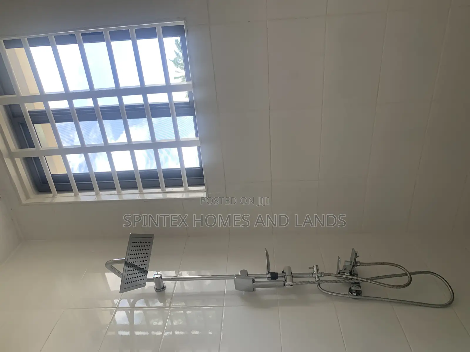 4bdrm Mansion in Hfc Estate, Spintex for sale