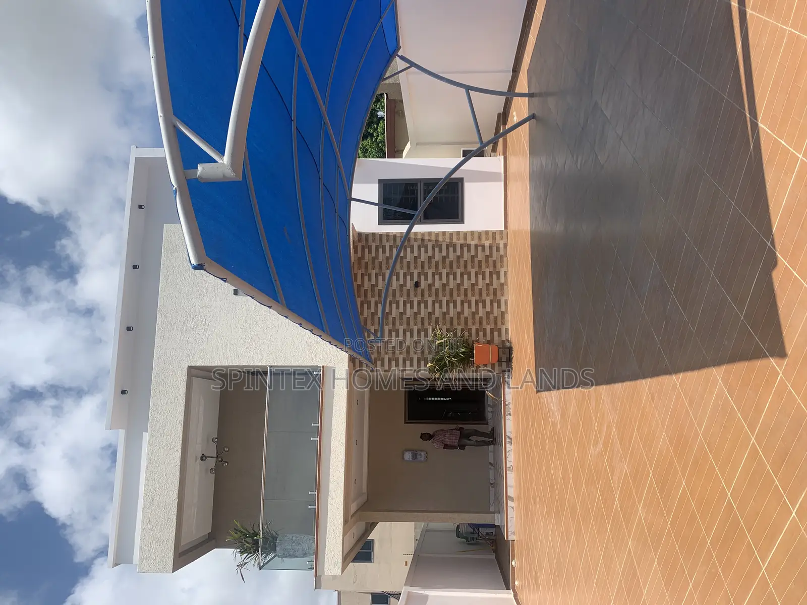 4bdrm Mansion in Hfc Estate, Spintex for sale