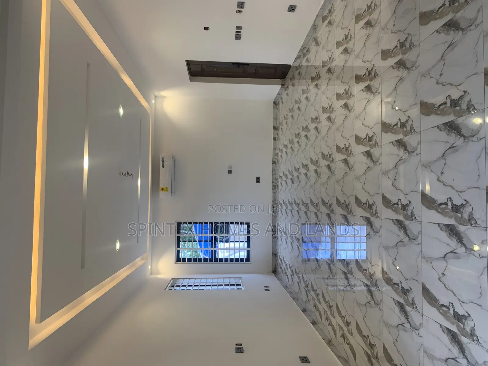 4bdrm Mansion in Hfc Estate, Spintex for sale
