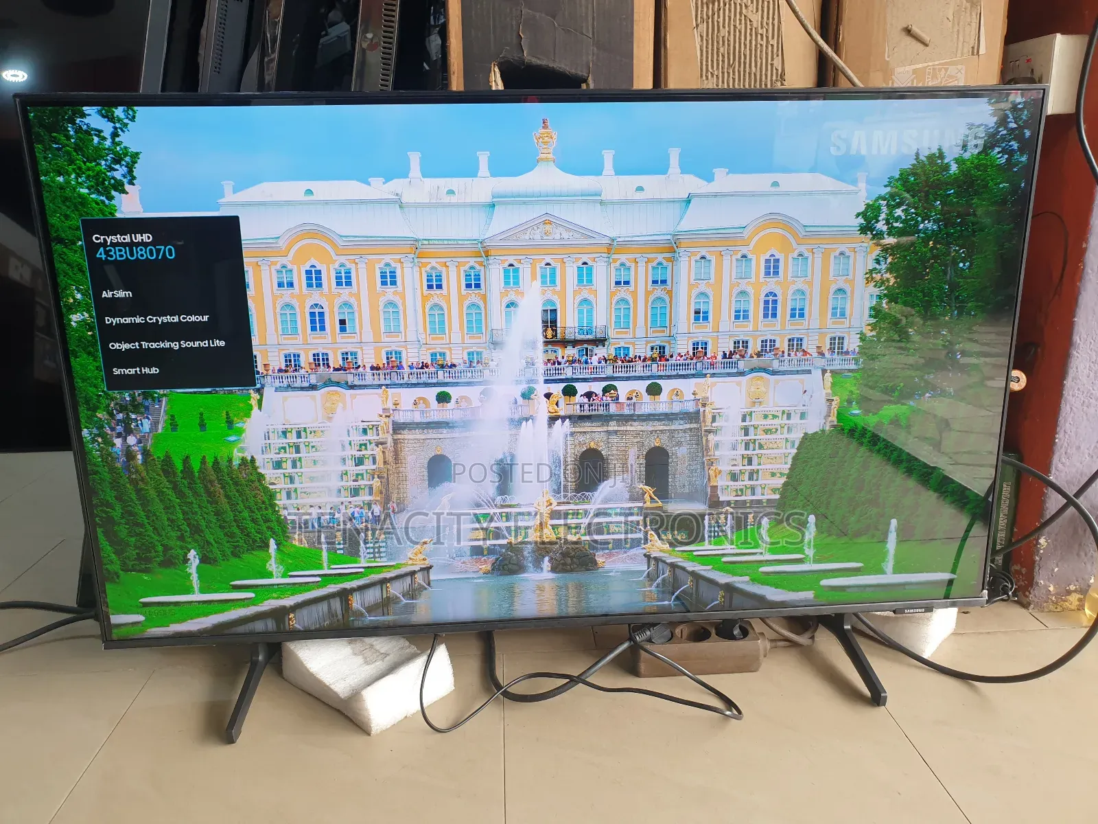 2022/43 Airslim Samsung Crystal Uhd HDR Smart TV