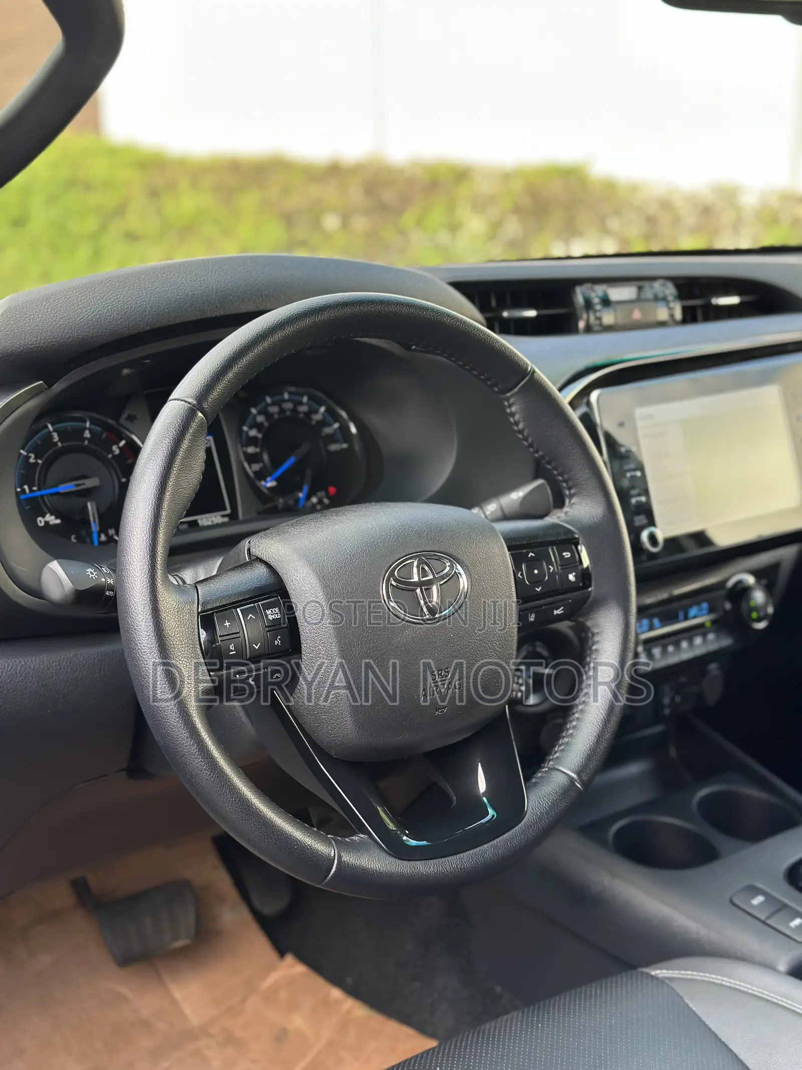 Toyota Hilux 2023 Gray