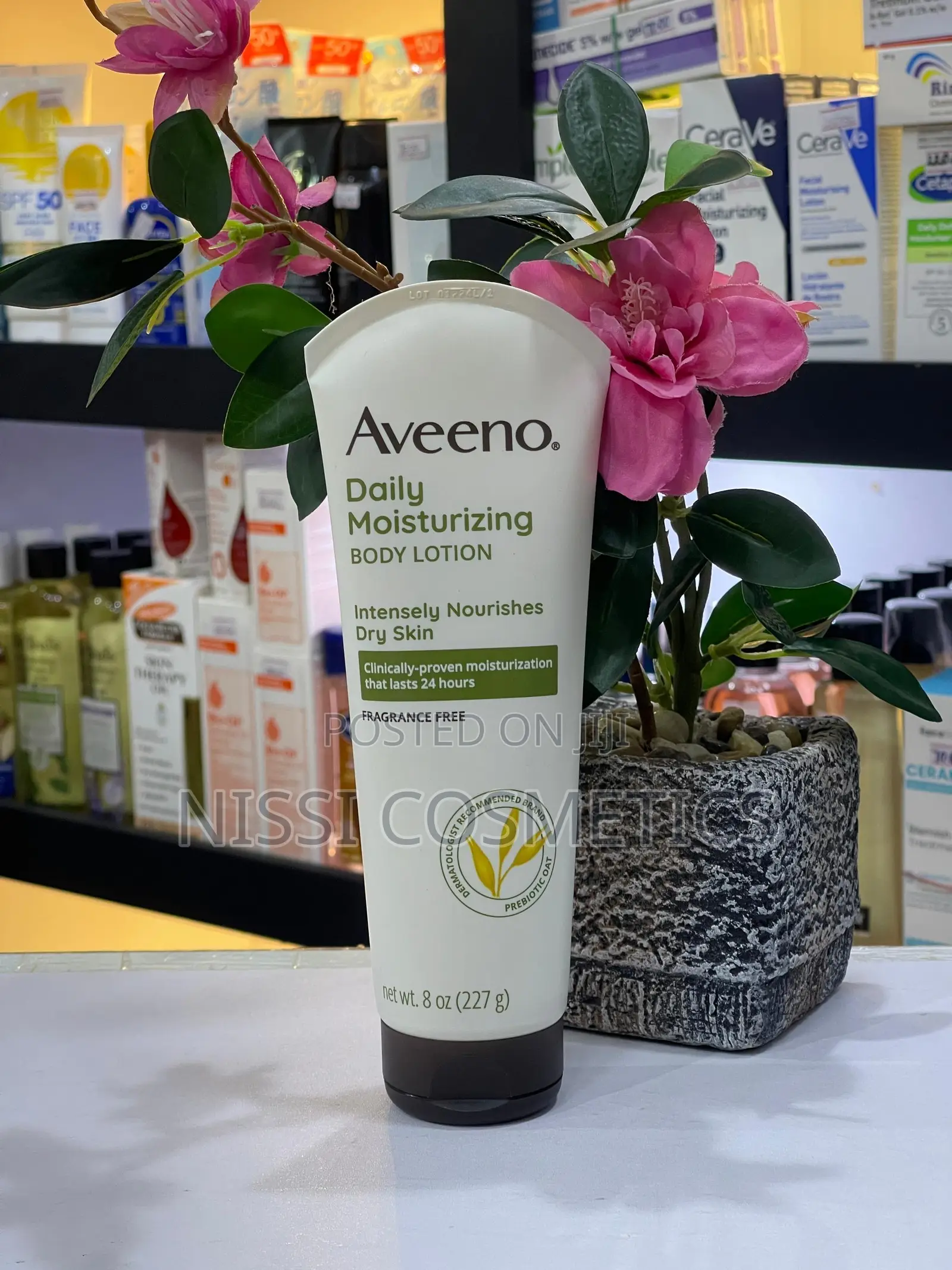 Aveeno. Daily Moisturizing BODY LOTION Nourishes Dry Skin