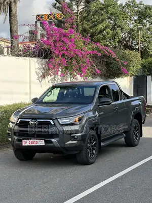 Toyota Hilux 2023 Gray