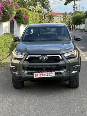 Toyota Hilux 2023 Gray