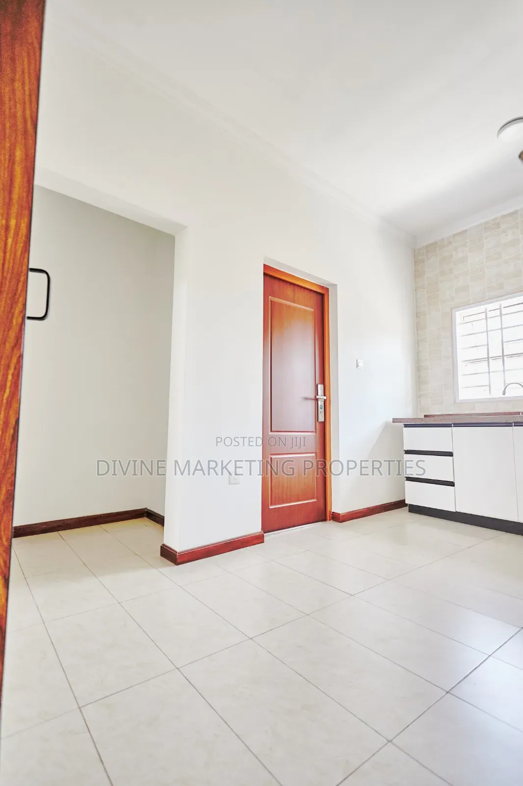 3bdrm House in Community 25, Tema Metropolitan for sale
