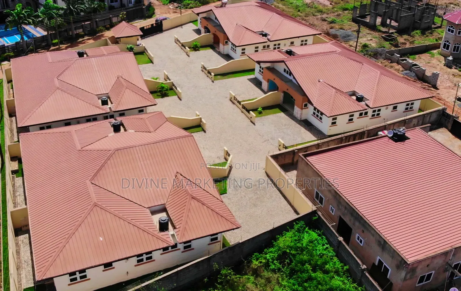 3bdrm House in Community 25, Tema Metropolitan for sale