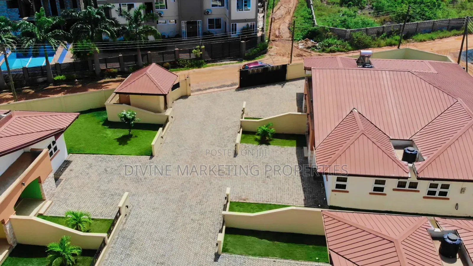 3bdrm House in Community 25, Tema Metropolitan for sale