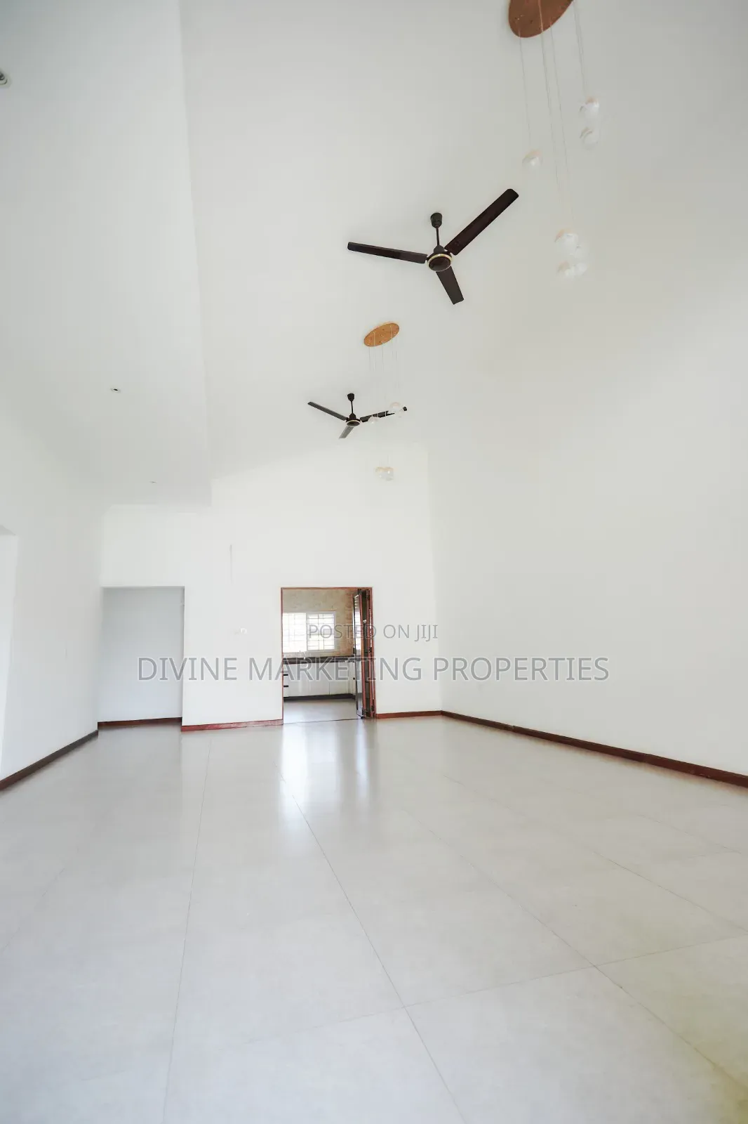 3bdrm House in Community 25, Tema Metropolitan for sale