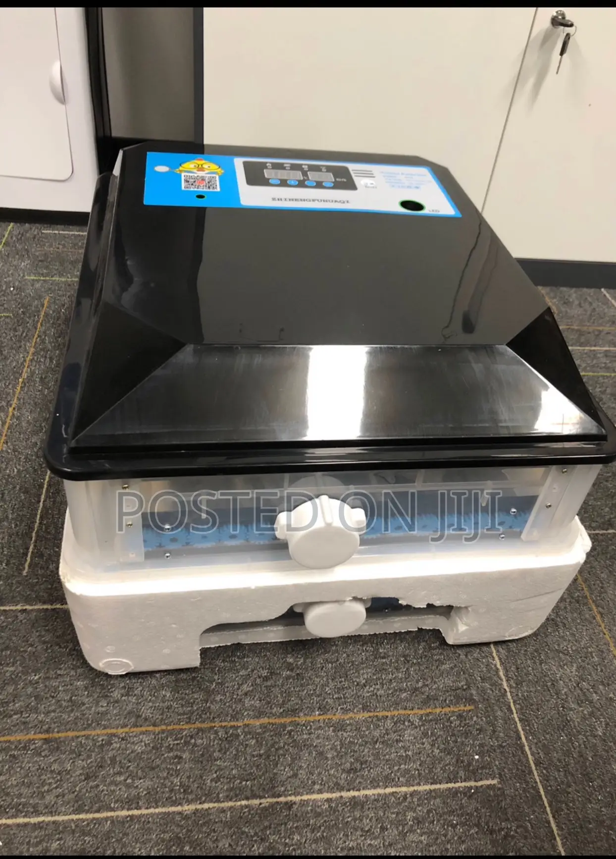 128 Egg Capacity Incubator (Dual Power)