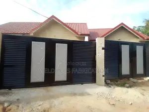 Fence Gate With Tough Galvanized Material