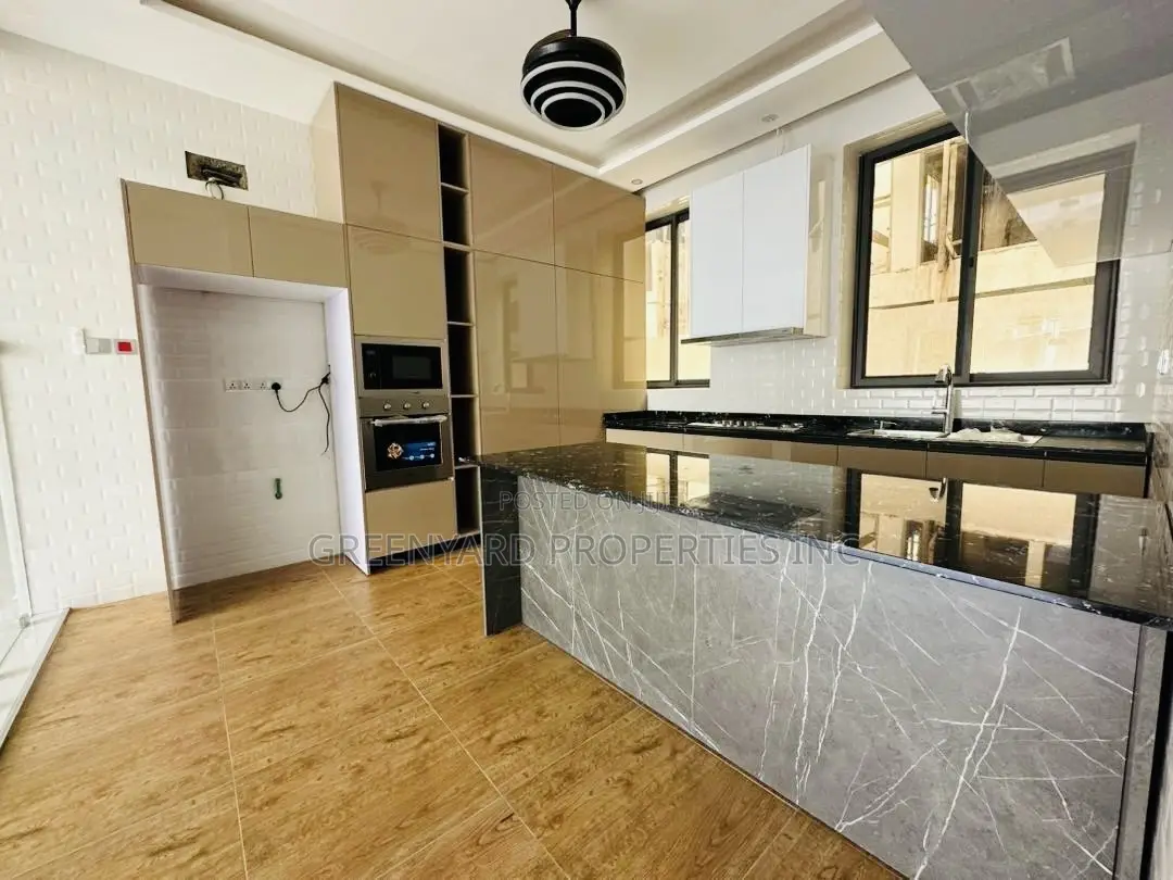6bdrm Mansion in Roman Ridge for sale