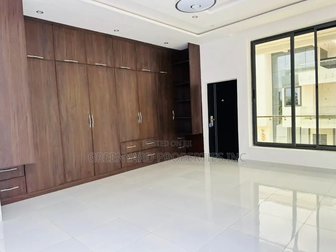 6bdrm Mansion in Roman Ridge for sale