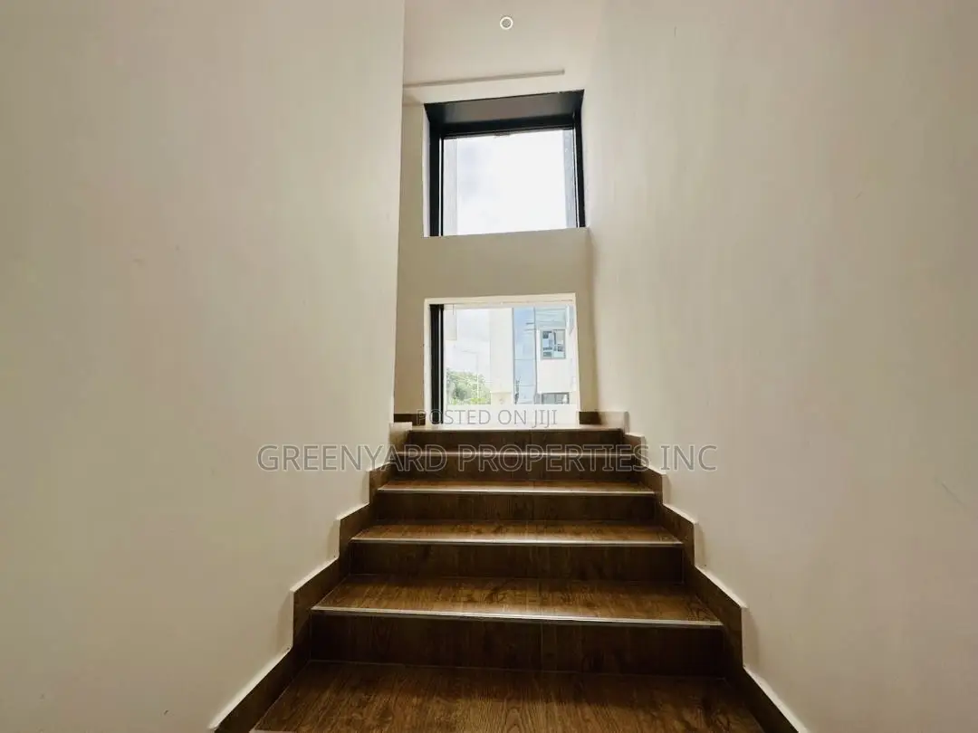 6bdrm Mansion in Roman Ridge for sale