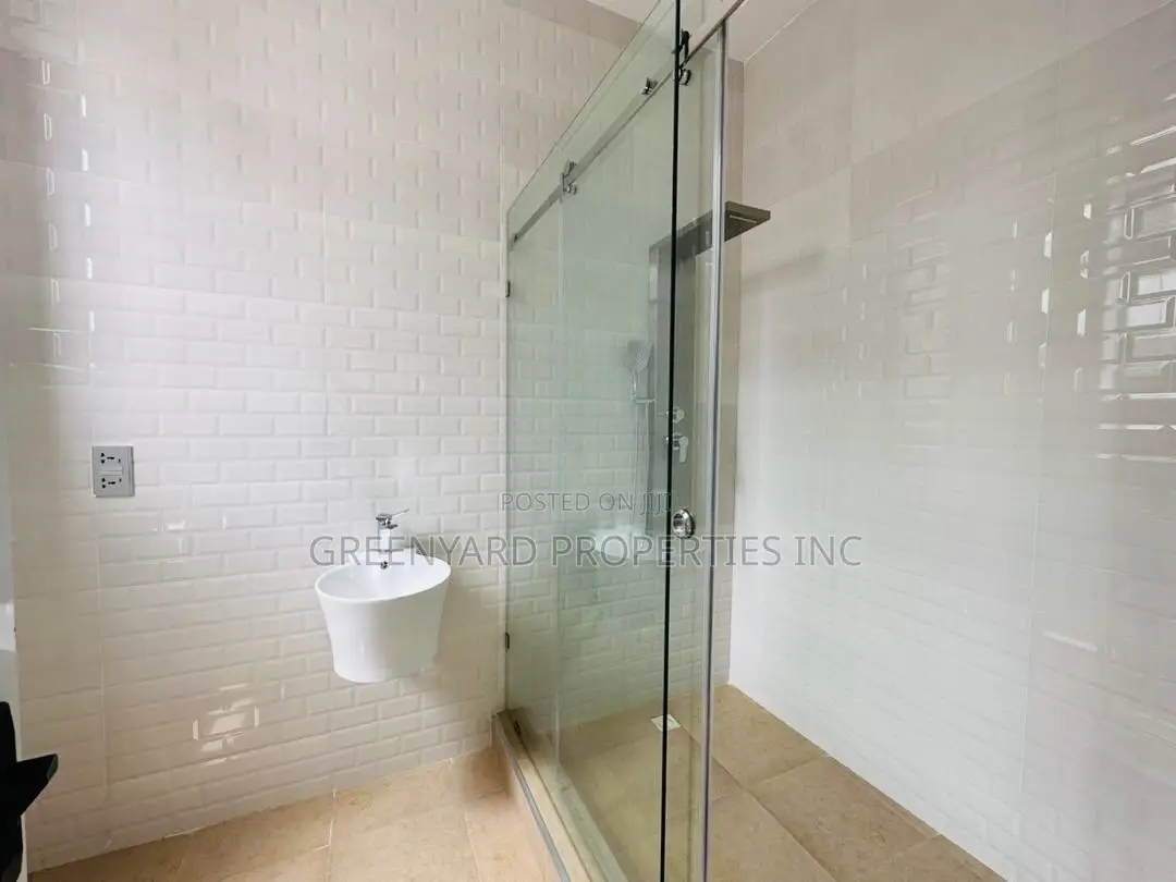 6bdrm Mansion in Roman Ridge for sale