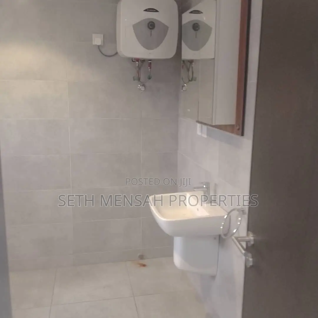 4bdrm House in Skm, Airport Residential Area for rent