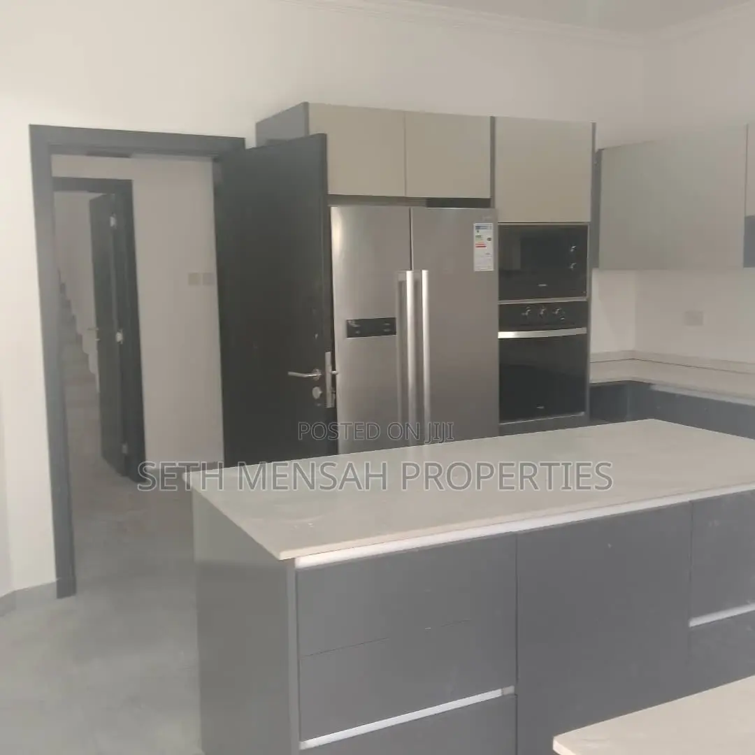 4bdrm House in Skm, Airport Residential Area for rent