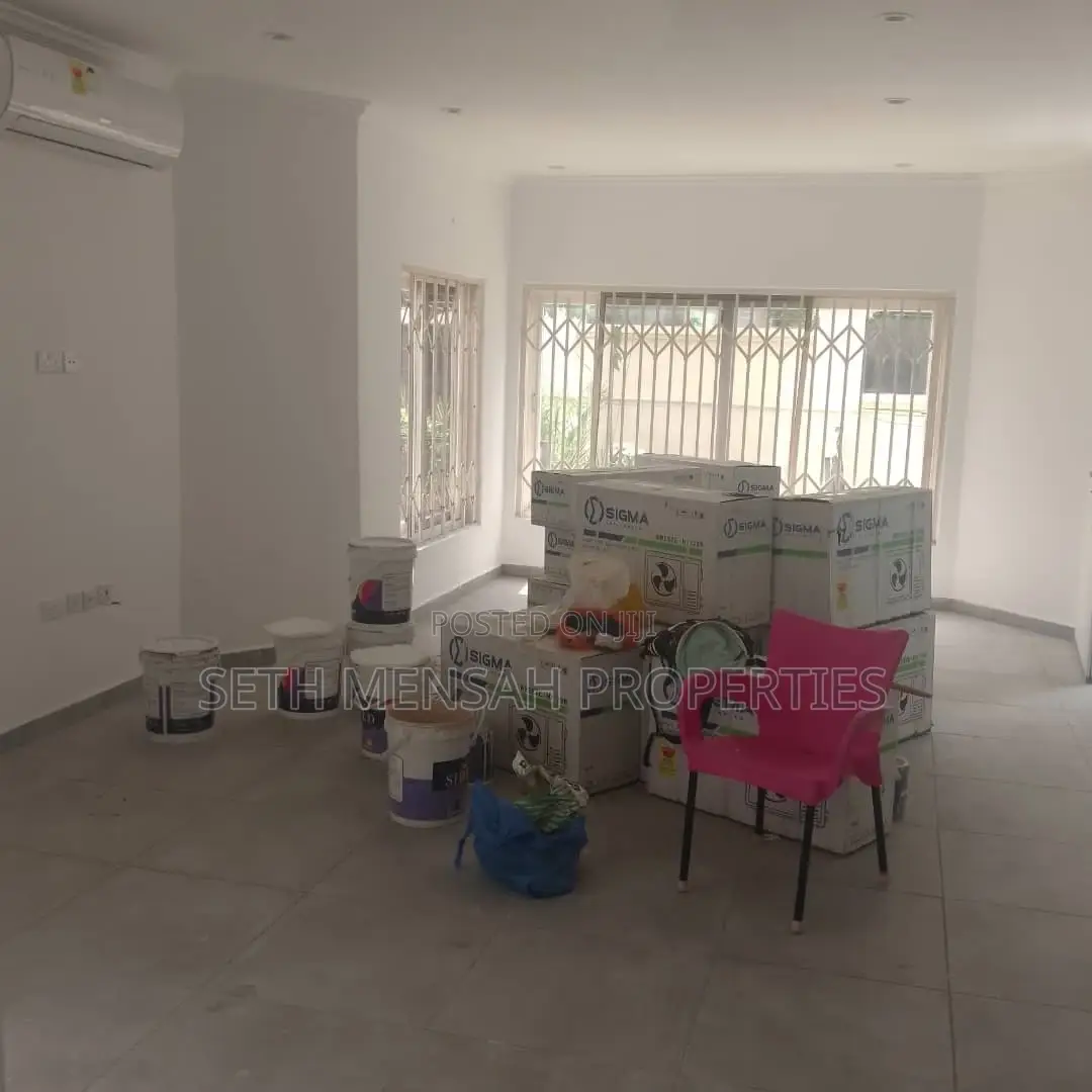 4bdrm House in Skm, Airport Residential Area for rent