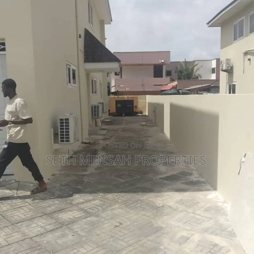 4bdrm House in Skm, Airport Residential Area for rent
