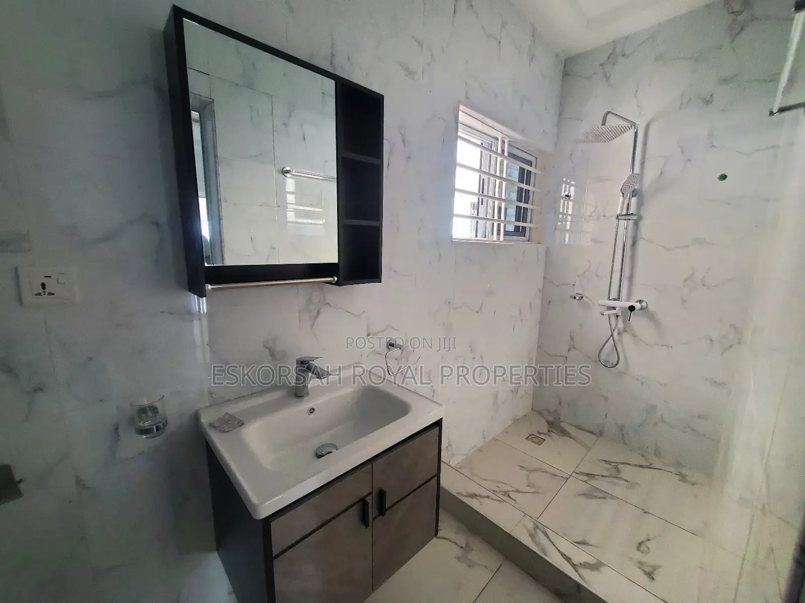 4bdrm House in Lakeside for sale
