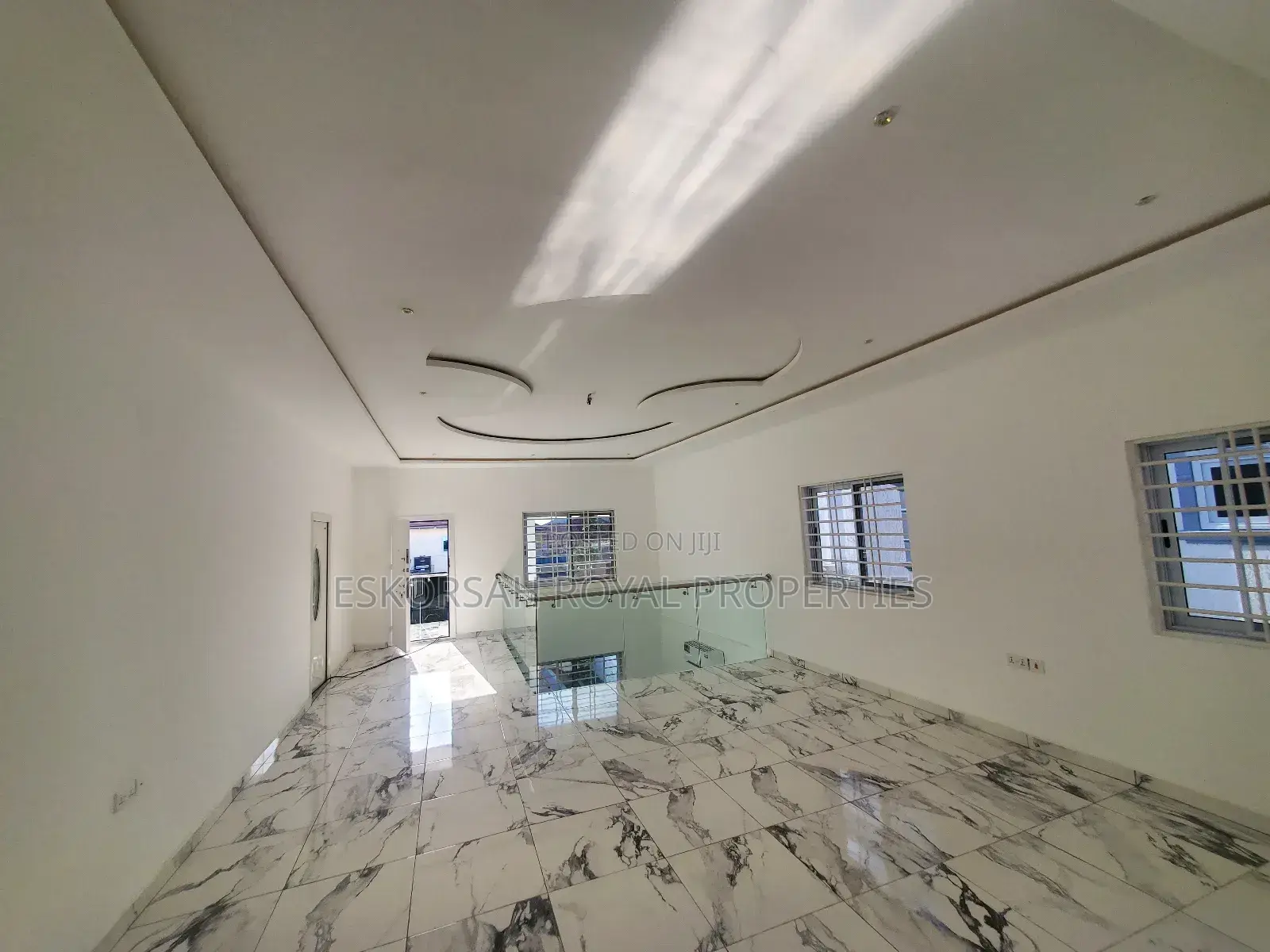 4bdrm House in Lakeside for sale