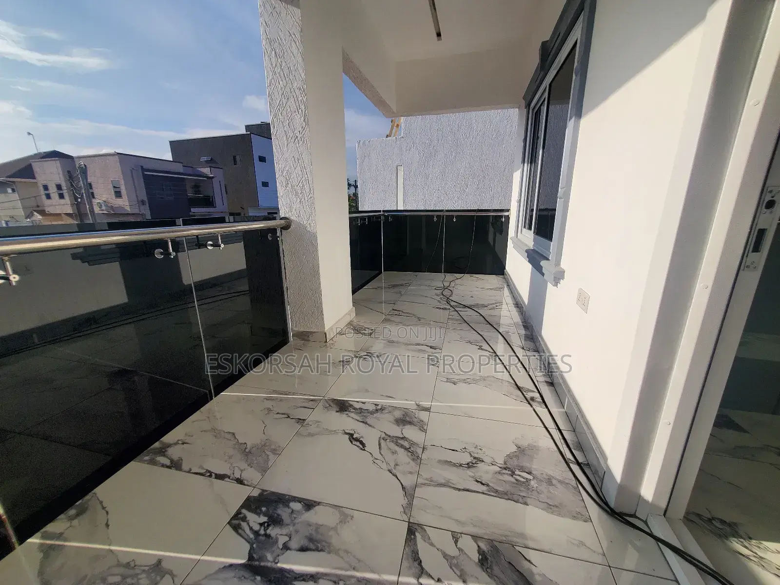 4bdrm House in Lakeside for sale