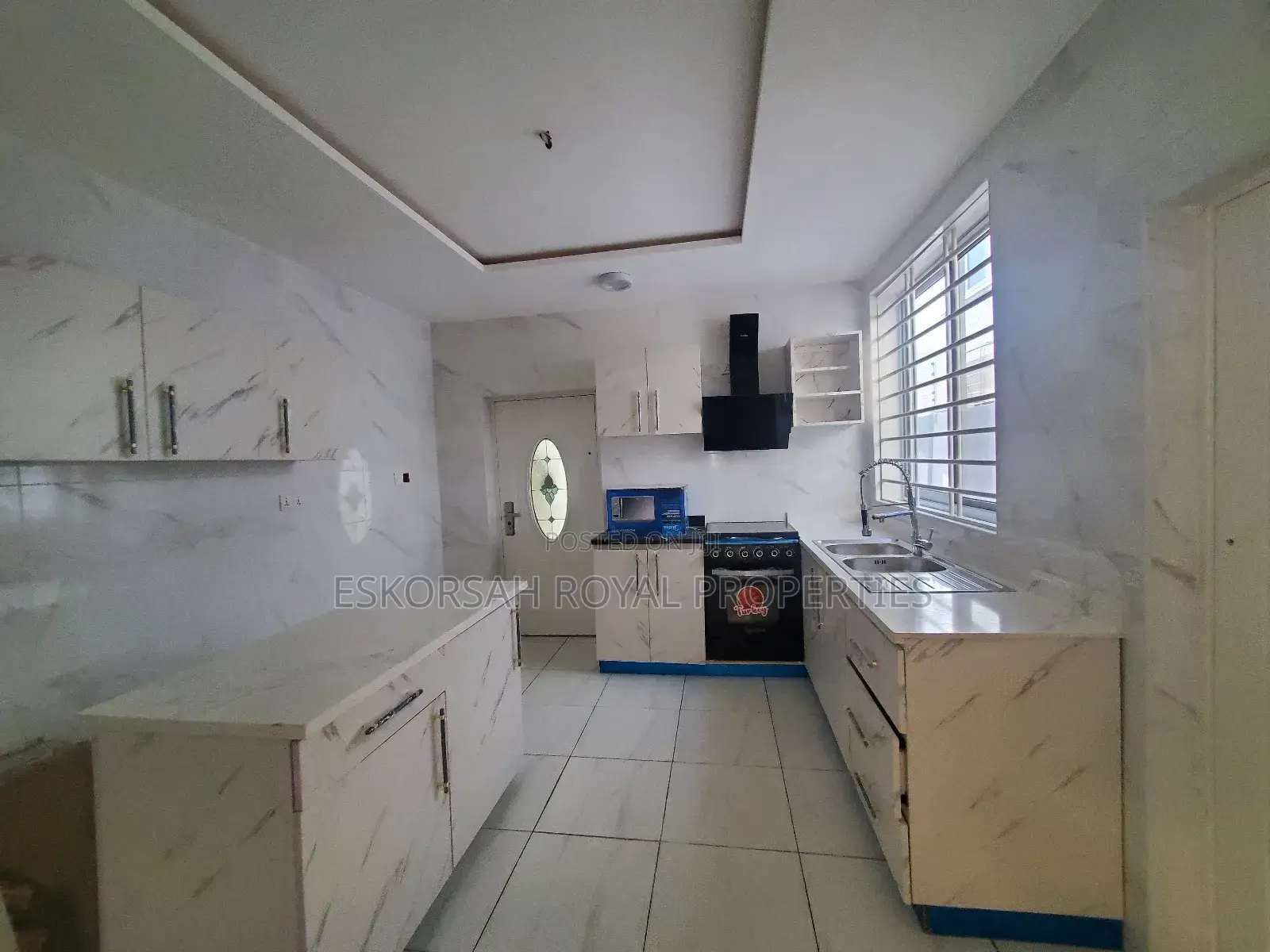 4bdrm House in Lakeside for sale