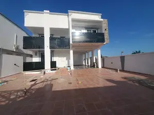 4bdrm House in Lakeside for sale