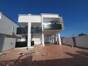 4bdrm House in Lakeside for sale