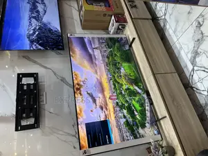 85”Q70c Qled Smart Samsung Glossy Sleek Thin Tv