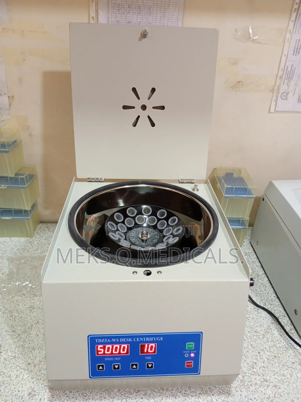 Centrifuge 24 Bucket Digital