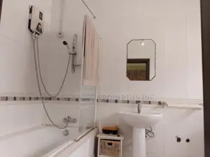 6bdrm Mansion in Adjinganor, East Legon for sale
