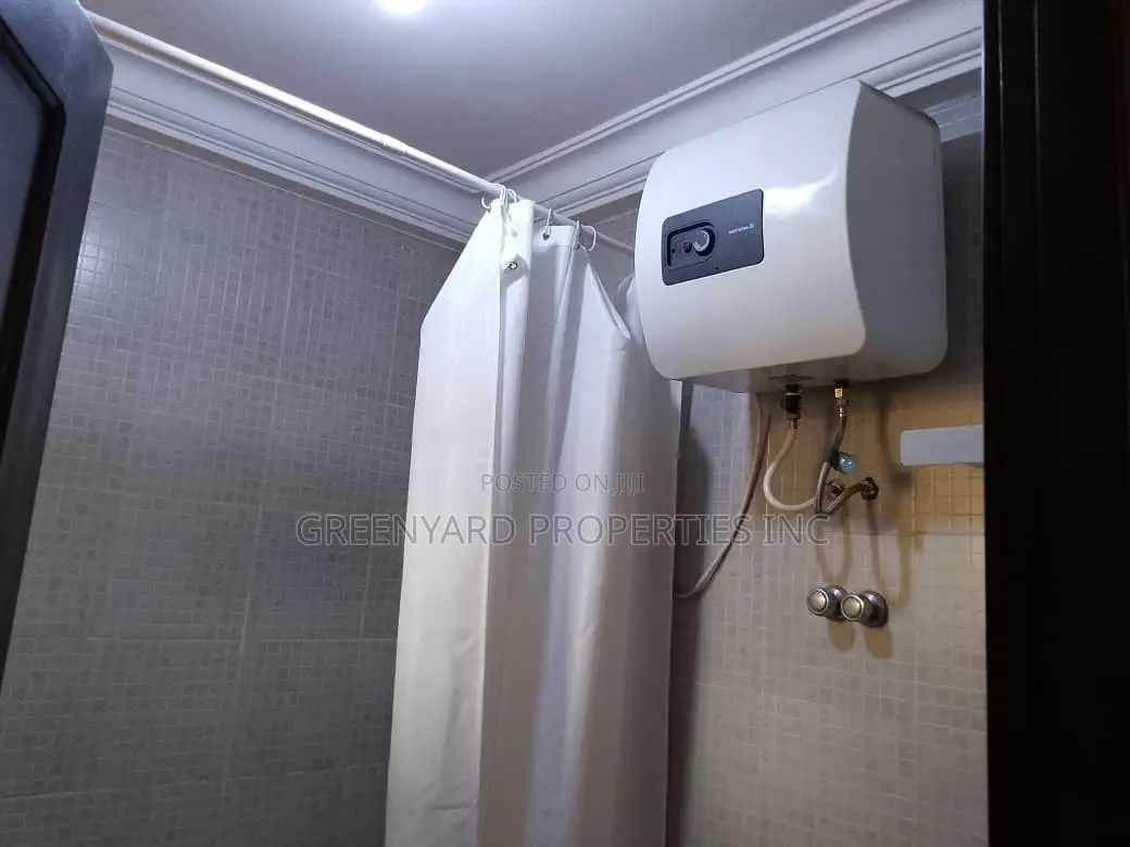 6bdrm Mansion in Adjinganor, East Legon for sale