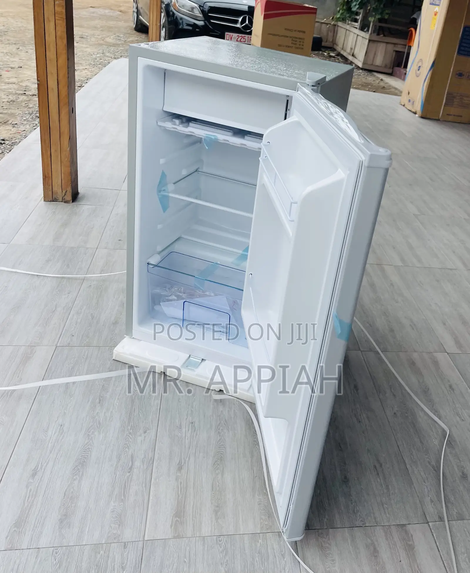 Single Door Zara Top Mount Freezer Table Top Fridge 